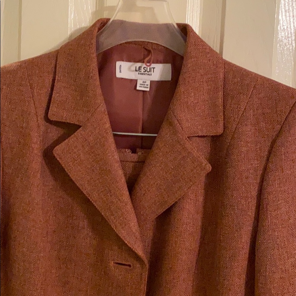 Women’s suit/skirt set